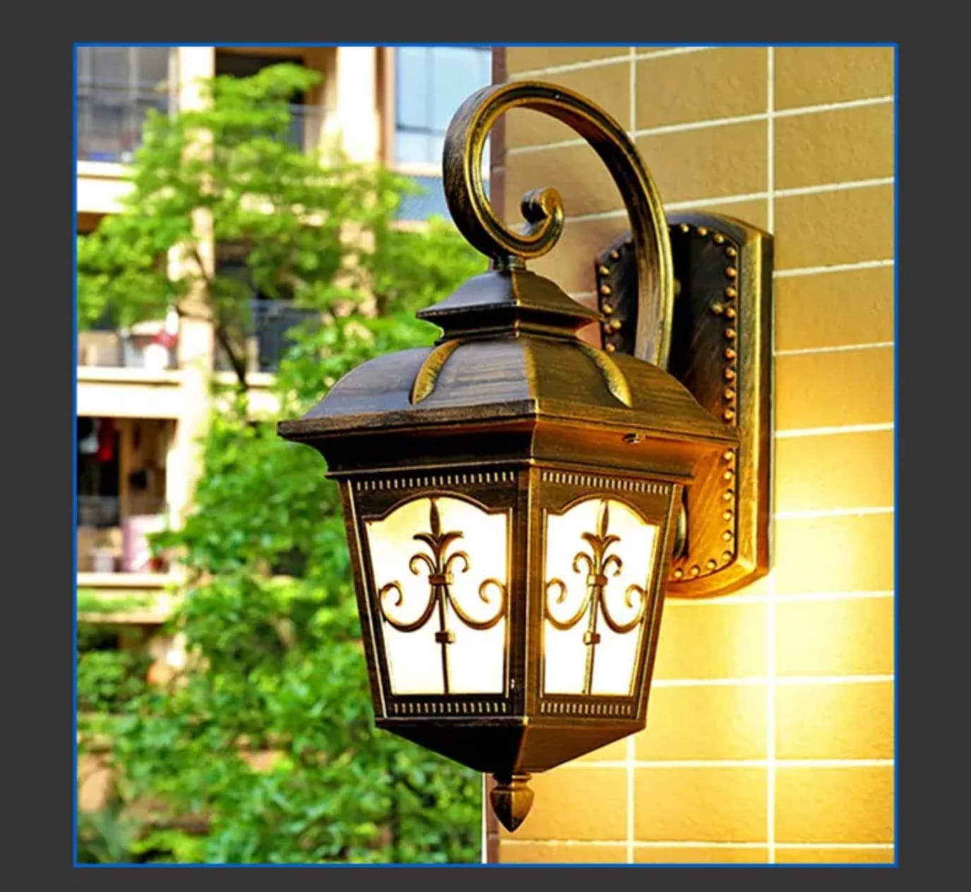 Classic Style Metro Outdoor Wall Light (Antique Copper)