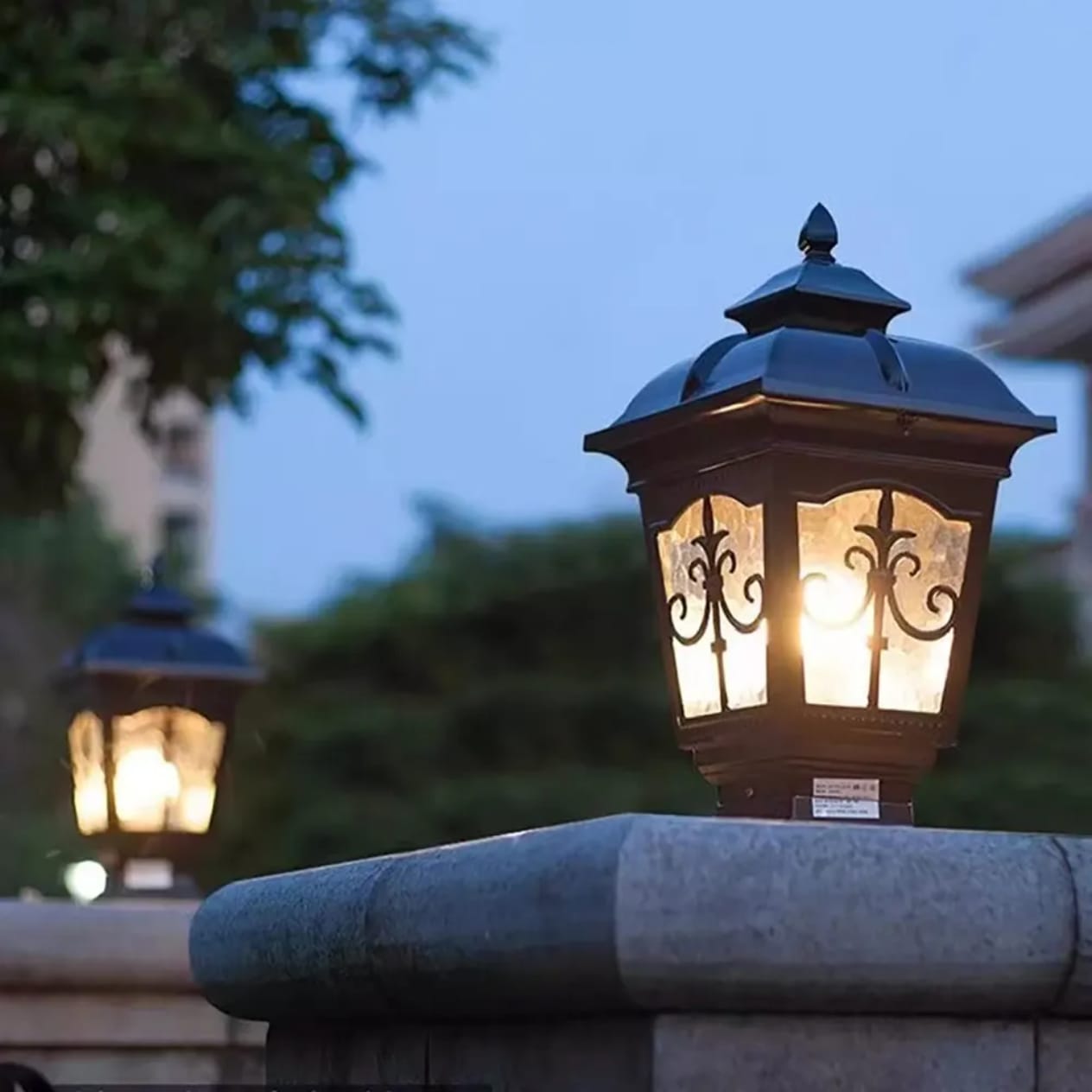 Classic European Style Gate Light