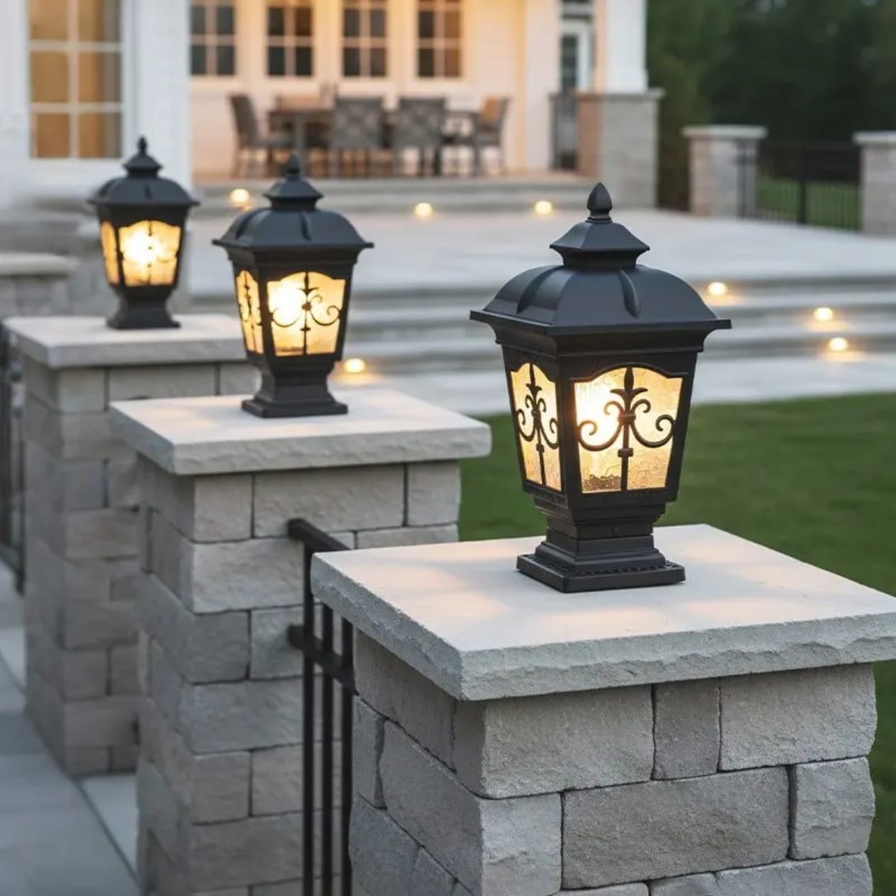 Classic European Style Gate Light