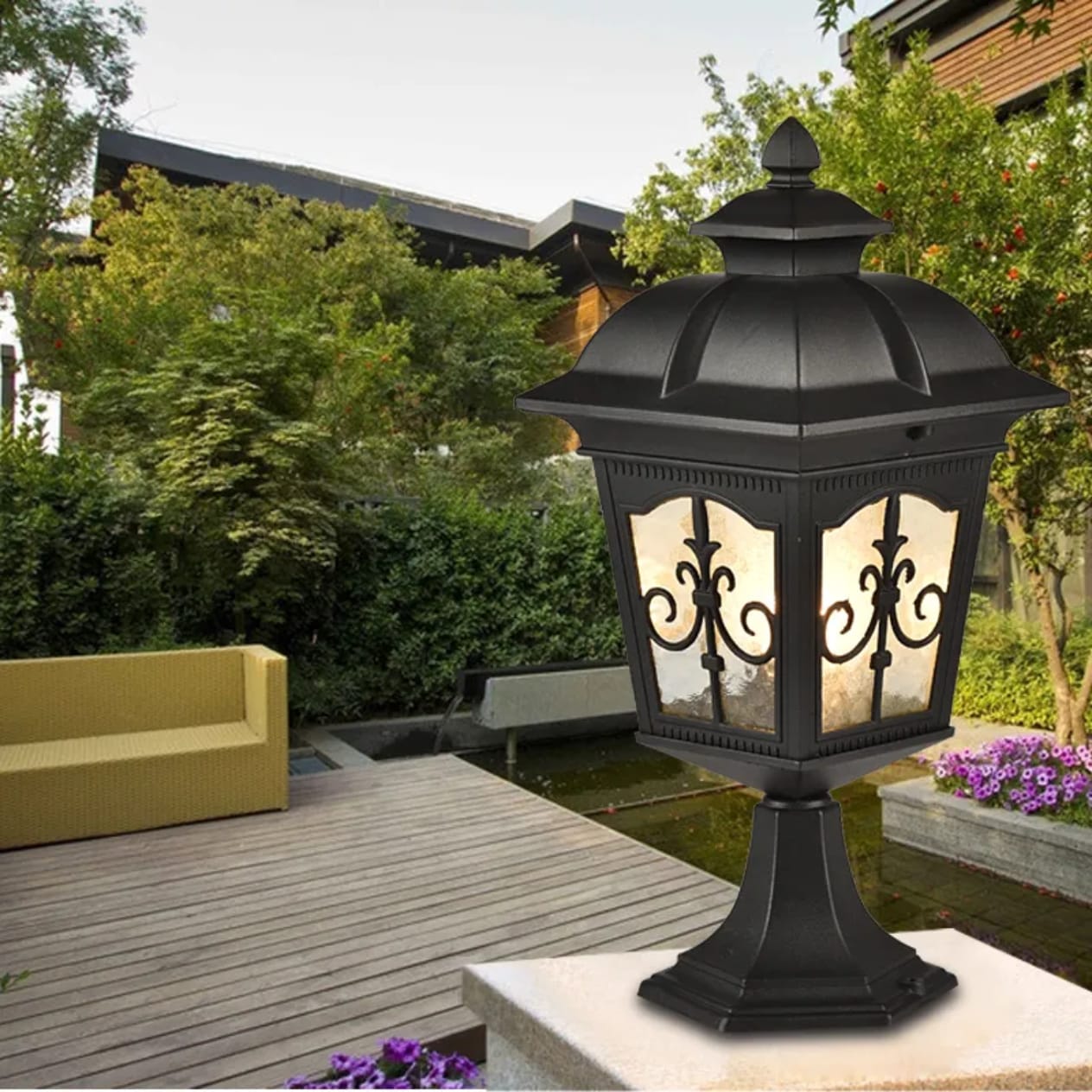 Classic European Style Gate Light